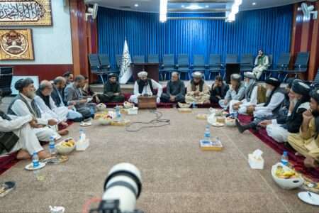 Minister of Interior meets a number of political experts, activists
