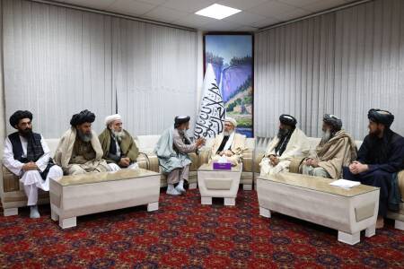 Deputy PM meets scholers from Baghlan