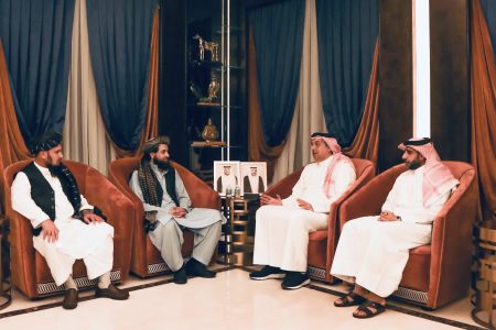 Defense Minister Meets Qatari Counterpart